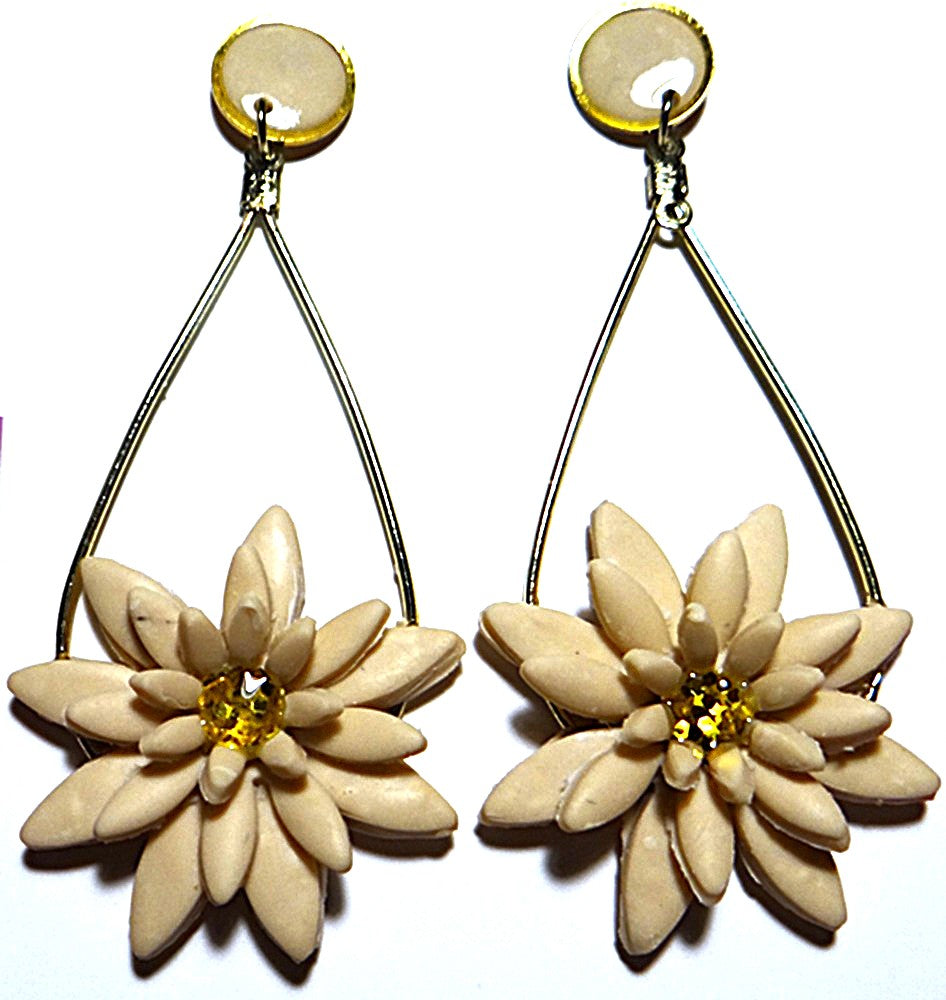 Flower Shaped Beige Earring Set